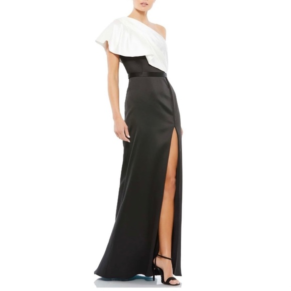 Mac Duggal Dresses & Skirts - Mac Duggal Two Toned One Shoulder Satin Gown Size 4 NWT